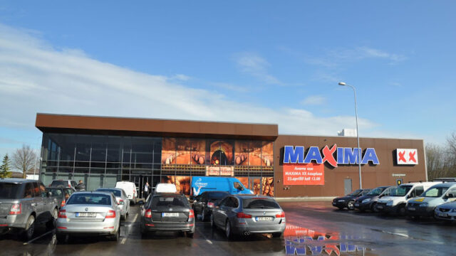 Maxima XX parking