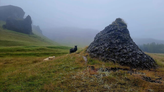Kirkjugólf bílastæði