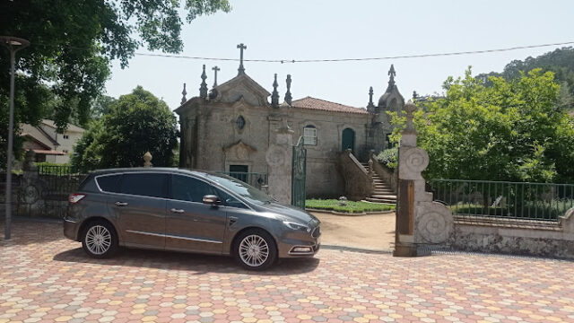Central Táxis Jorge Monteiro Feira Nova Amares = Táxi com 4, 6 e 8 lugares