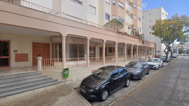 Auto Taxis,Nunes & Braz, Lda.